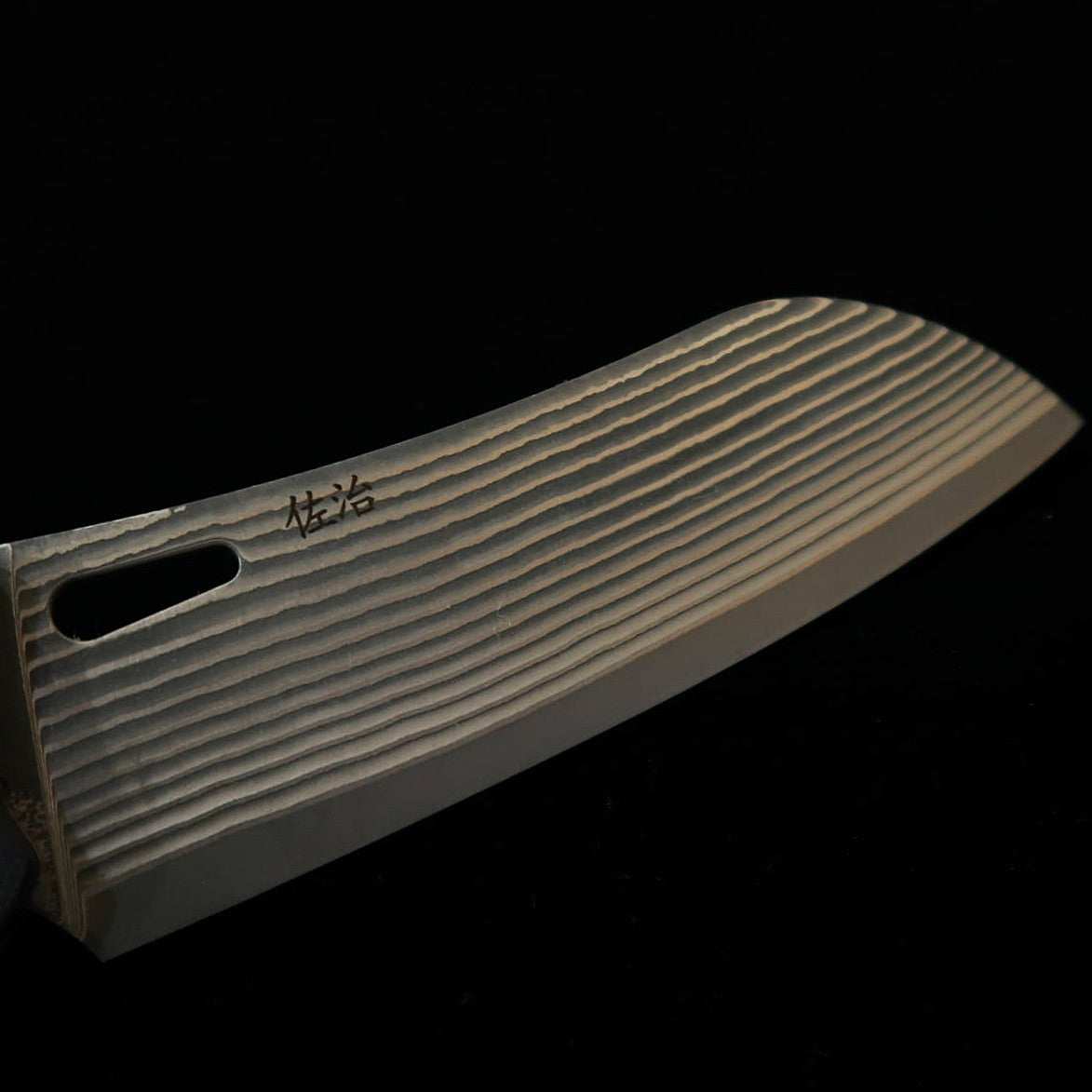 Santoku plegable SAJI TAKESHI SG2 Damasco teñido de negro (130 mm)