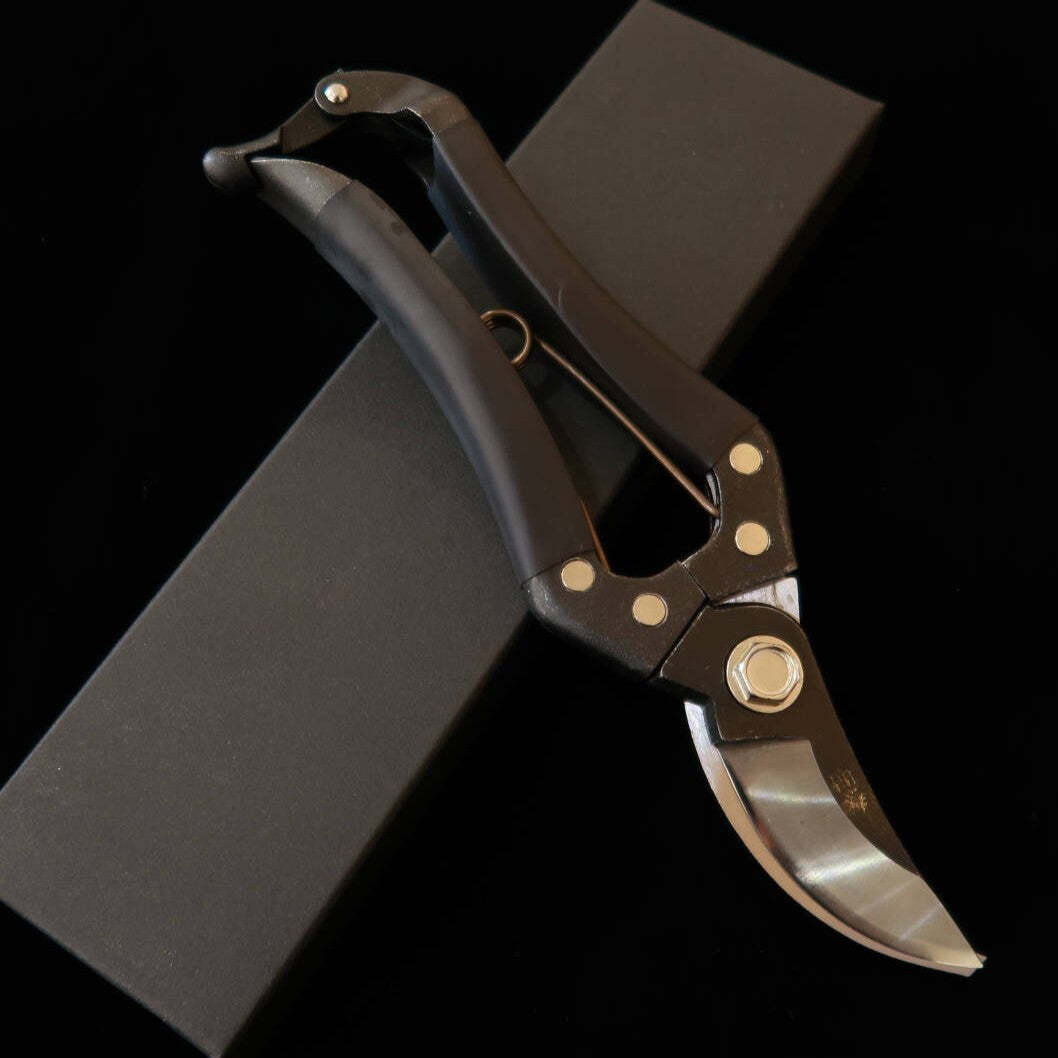 YASONORI Pruning Shears Pro, Yasuki Steel YCS3, Black Finish (200mm, Black Box Included)
