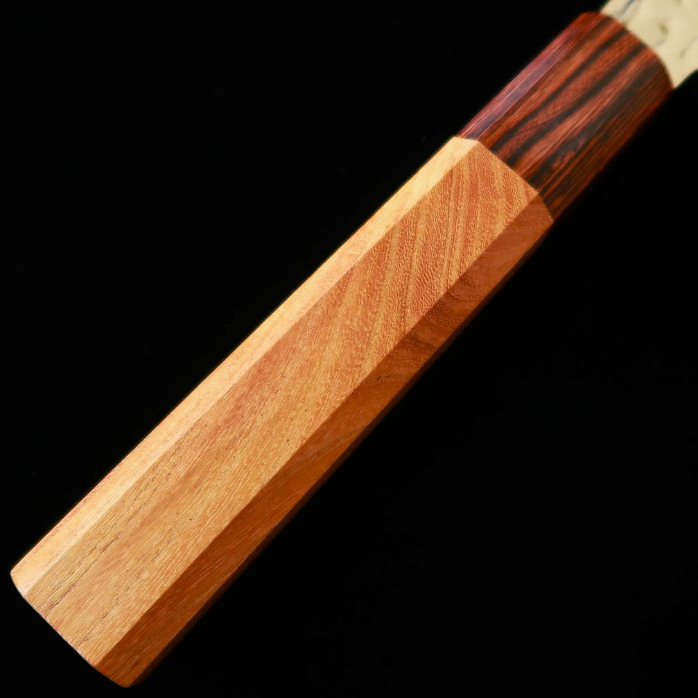 Sakai Takayuki Santoku 33 capas Damasco, mango octogonal de olmo japonés (keyaki) (180 mm)
