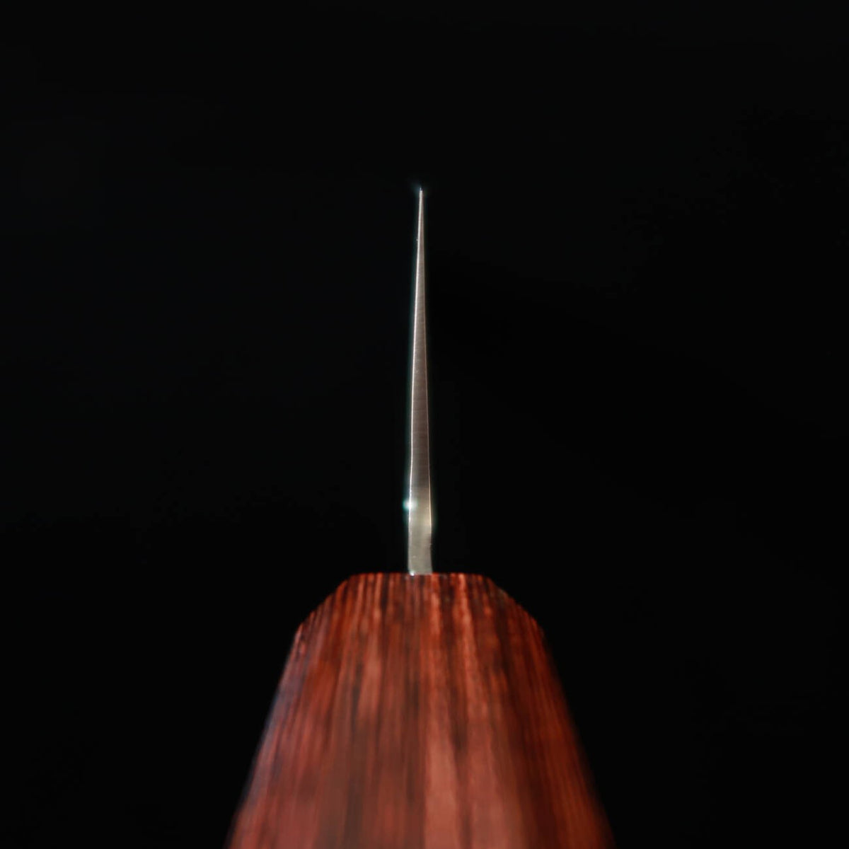 Sakai Takayuki Santoku 33 capas Damasco, mango octogonal de olmo japonés (keyaki) (180 mm)