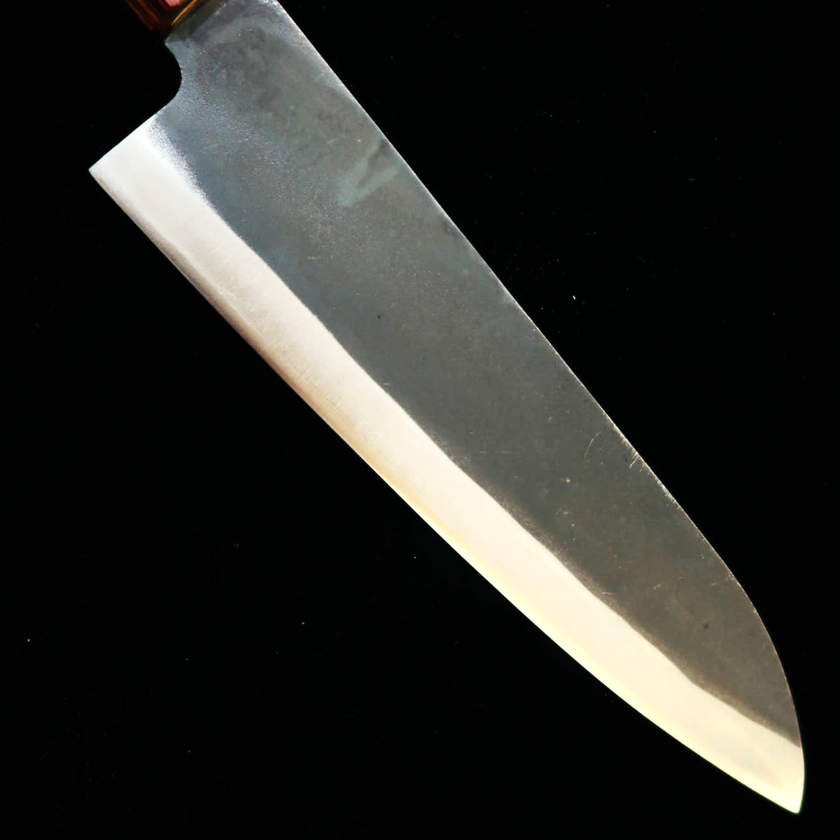 MIURA Gyuto Aogami nº1, san-mai inoxidable, acabado negro forjado, mango octogonal de olmo japonés (210 mm)