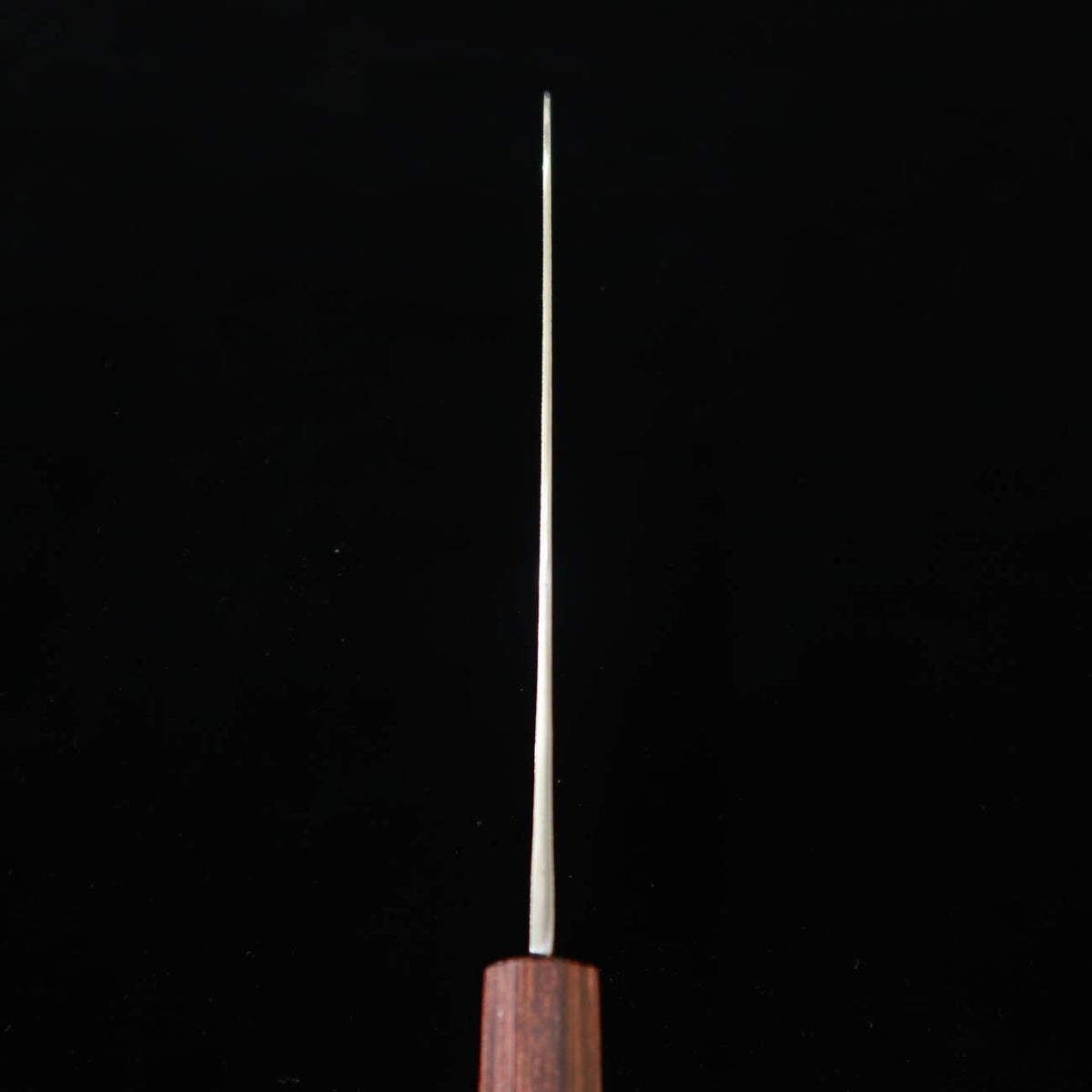MIURA Gyuto Aogami nº1, san-mai inoxidable, acabado negro forjado, mango octogonal de olmo japonés (210 mm)