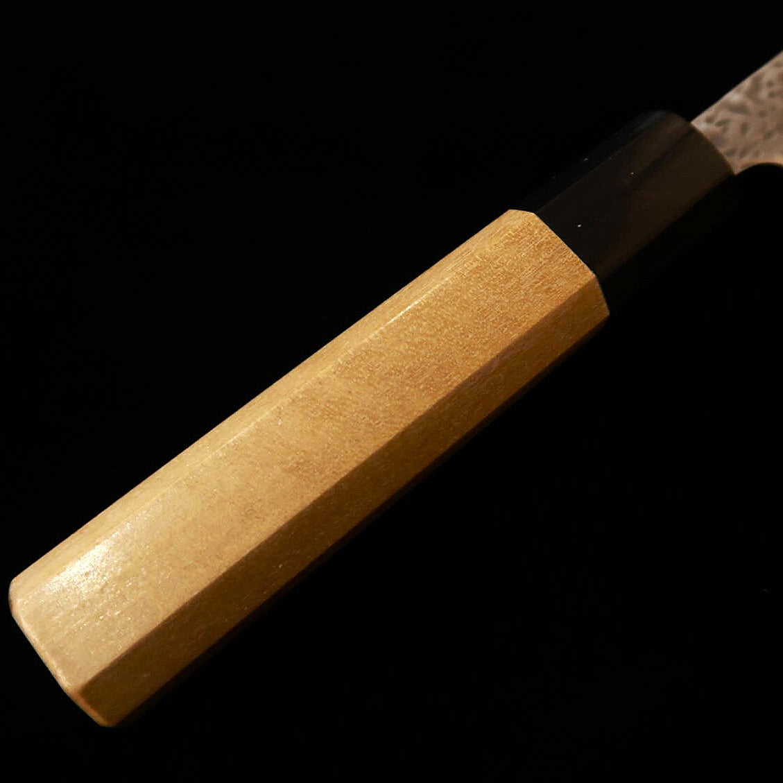 Petty MIURA Shirogami No.1 acabado mate y martillado, mango octogonal de magnolia y cuerno de búfalo (135mm)