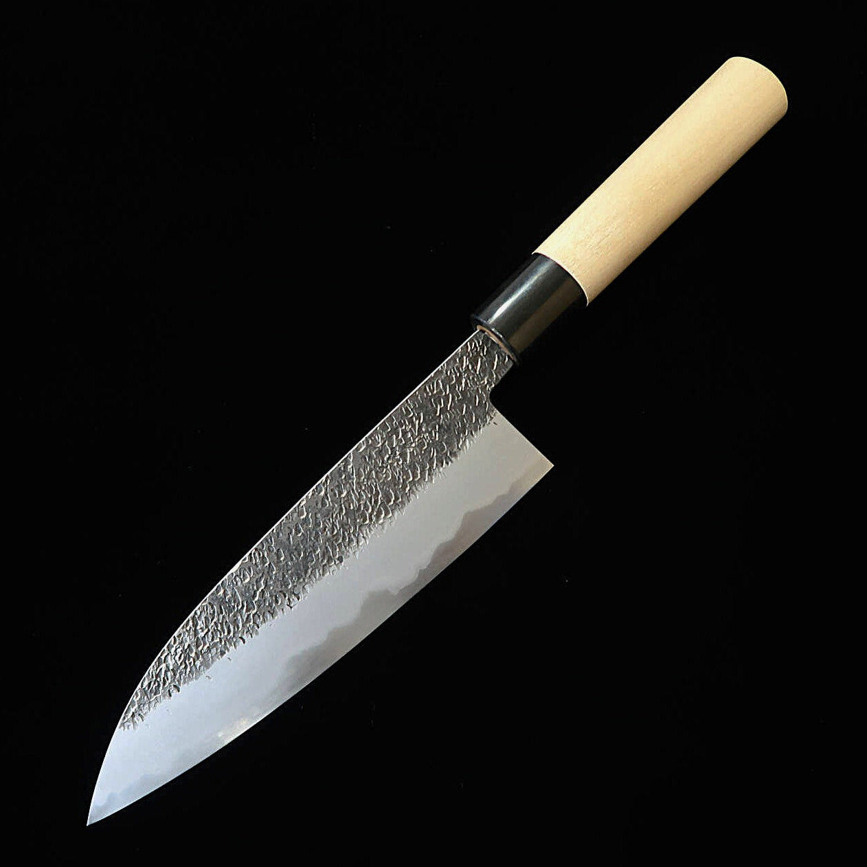 Gyuto MIYAZAKI KAJIYA Tsubaki, Aogami no.2, acabado martillado, mango octagonal de madera de castaño (200mm)