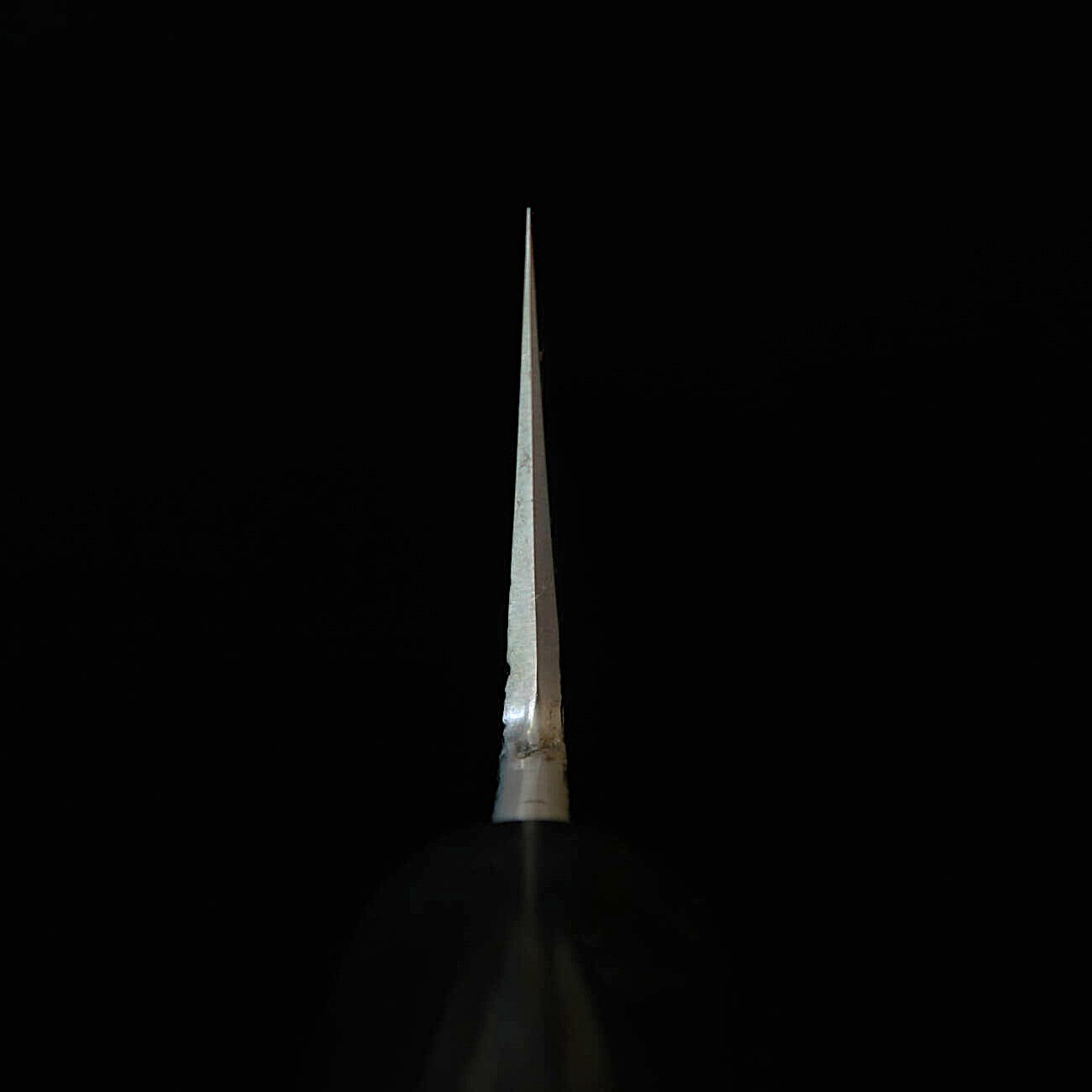 Gyuto MIYAZAKI KAJIYA Tsubaki, Aogami no.2, acabado martillado, mango octagonal de madera de castaño (200mm)