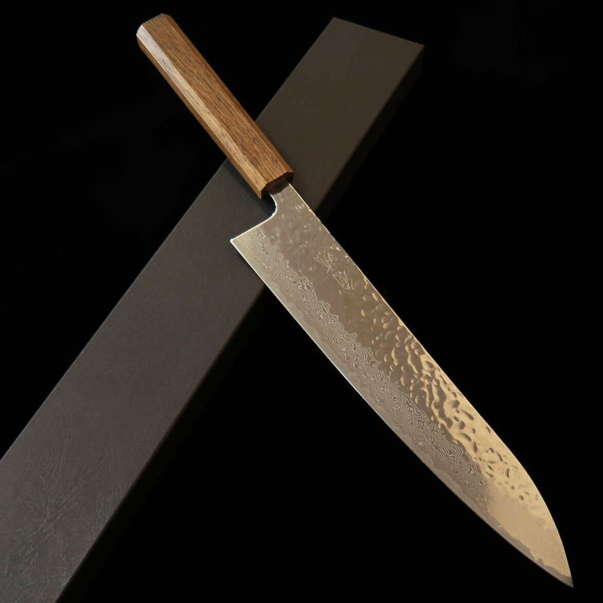 刃道 HADO 翁流 AUS-10 槌目 鏡面 ダマスカス 黒樫柄 牛刀 (240mm)