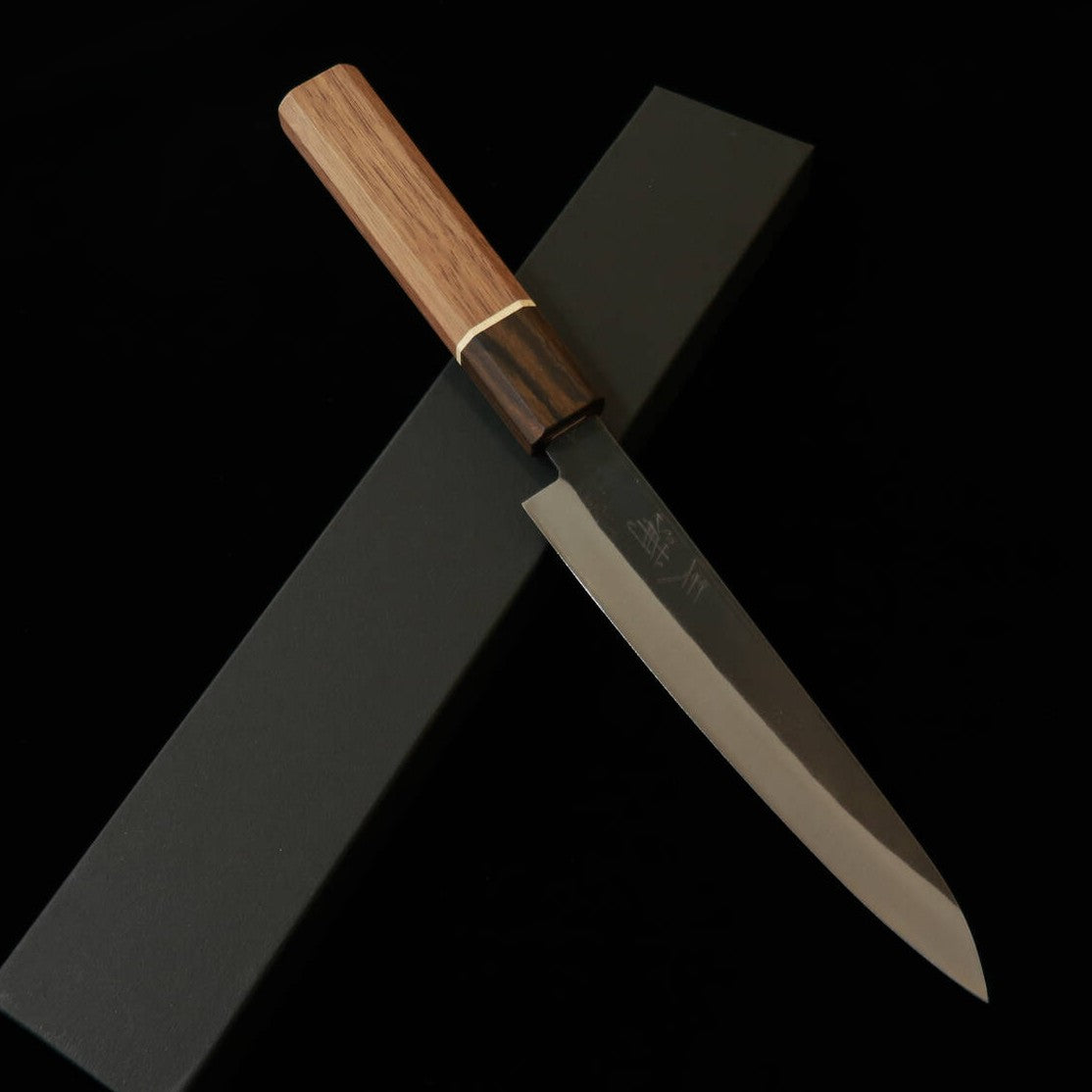 MIURA petty Kusanagi, Aogami n°1, sandwich inox, finition noire, manche SGW octogonal (150 mm)