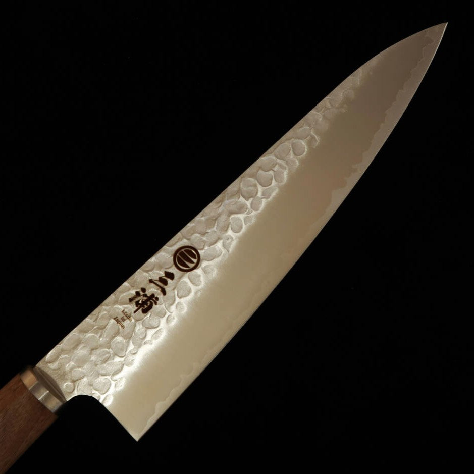 三浦 MIURA 牛刀 VG10 鎚目 ウォルナット柄（200mm）