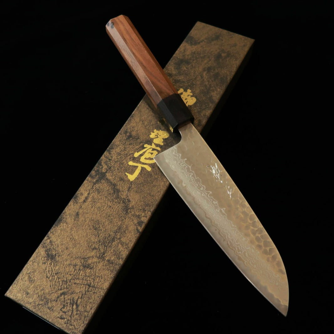 MIURA Miura santoku acero Gingami nº3, damasco níquel 33 capas, acabado martillado, mango de laminado negro y nogal (165 mm)