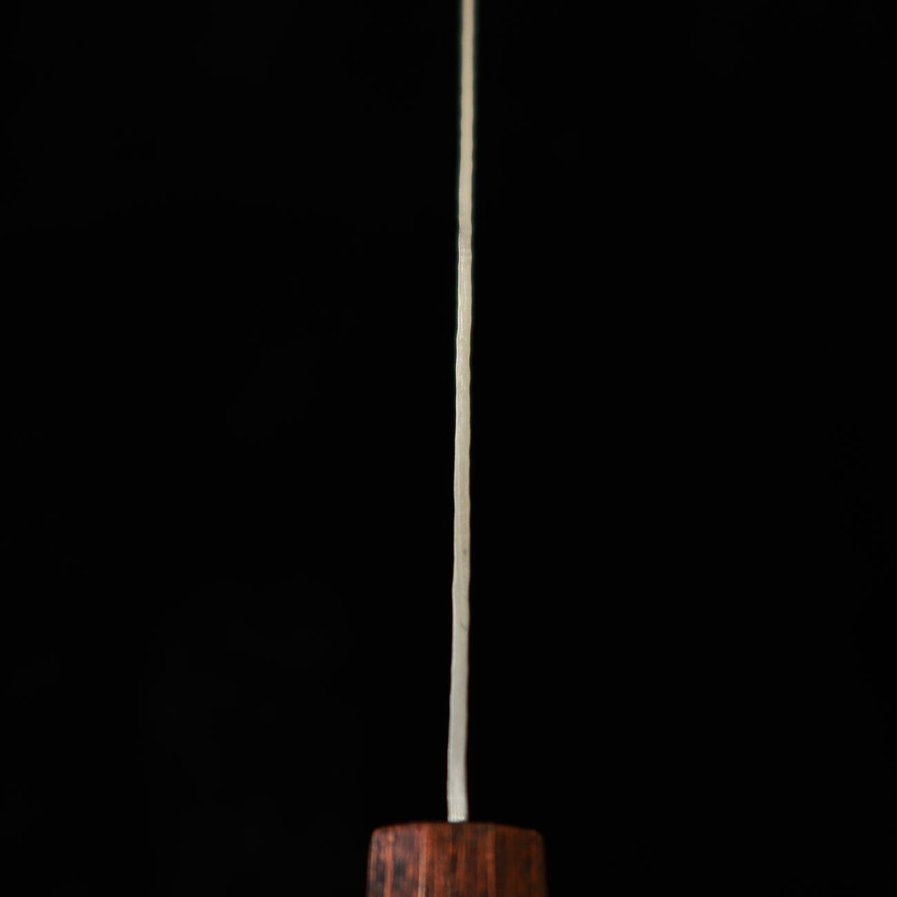 三浦MIURA 牛刀 AUS8 鎚目 マット 赤合板八角柄（210mm）