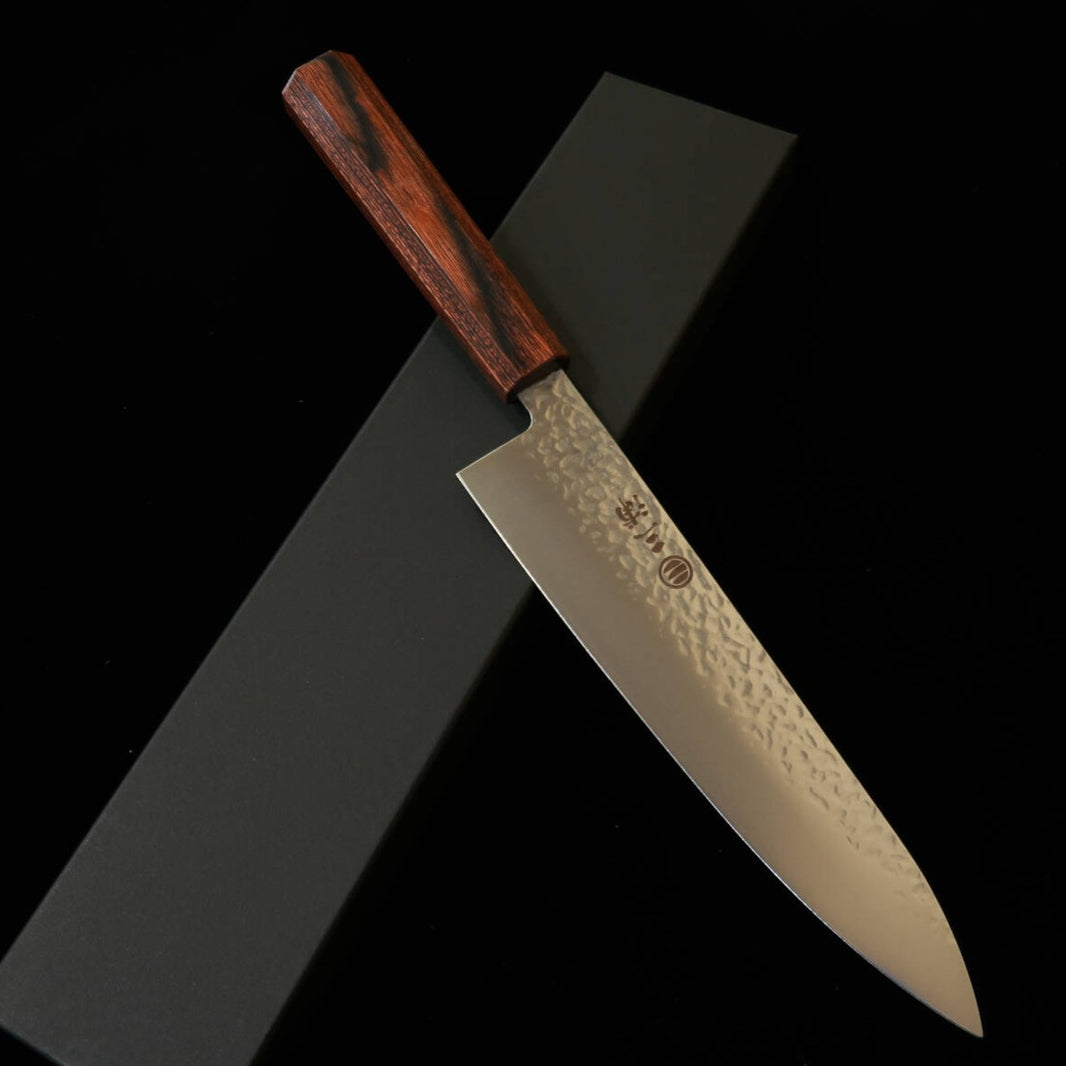 MIURA gyuto AUS8 martelado fosco cabo octogonal de laminado vermelho (210 mm)