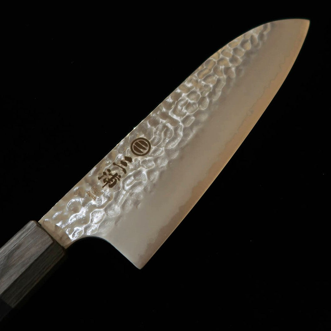 MIURA Santoku HAP40, finition martelée, manche octogonal en contreplaqué gris (165 mm)