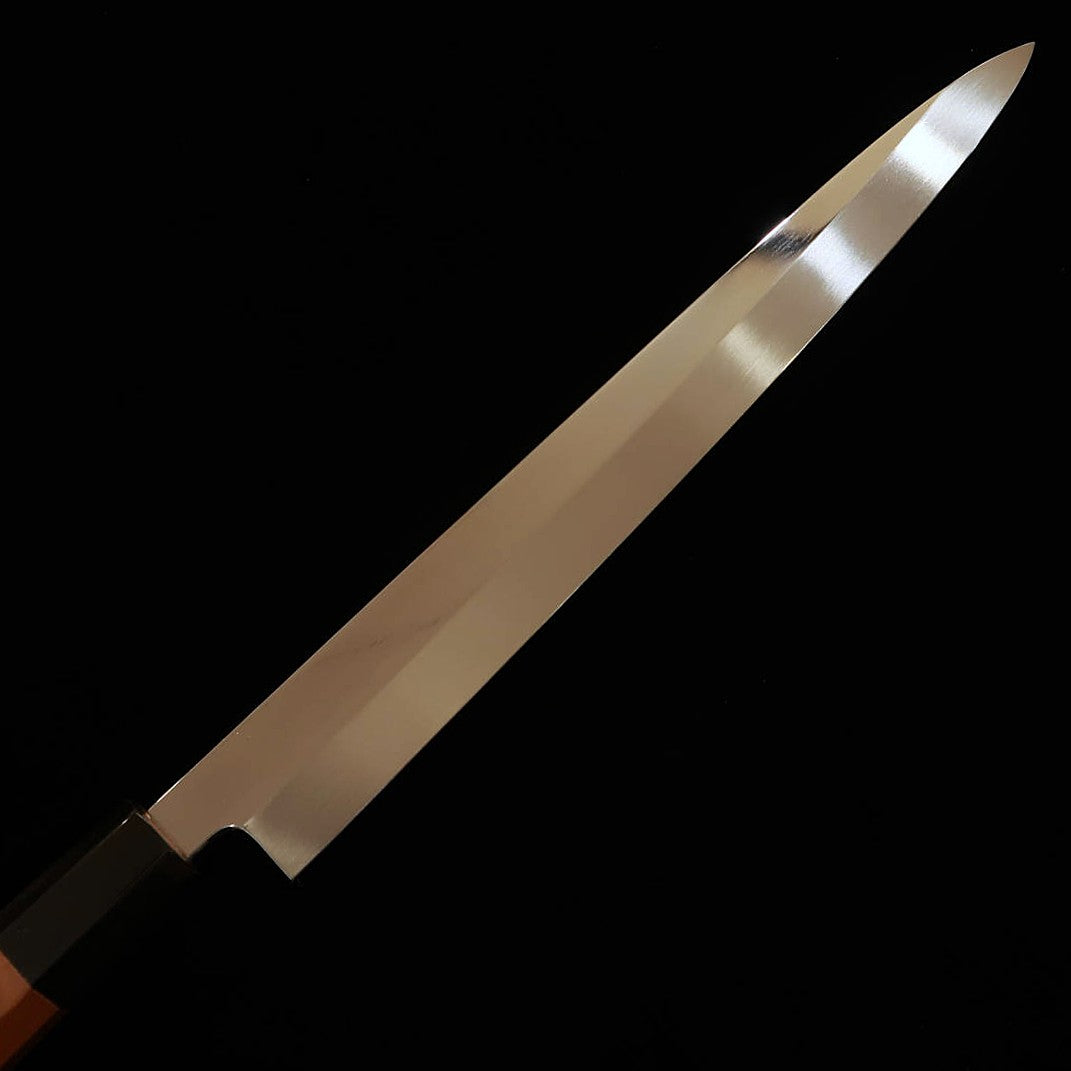 Gōuma-no-jō Yoshihiro Fugu-hiki Mizuhonyaki, aço branco nº2, acabamento espelhado, cabo octogonal de ichii, com bainha de magnólia (270mm)