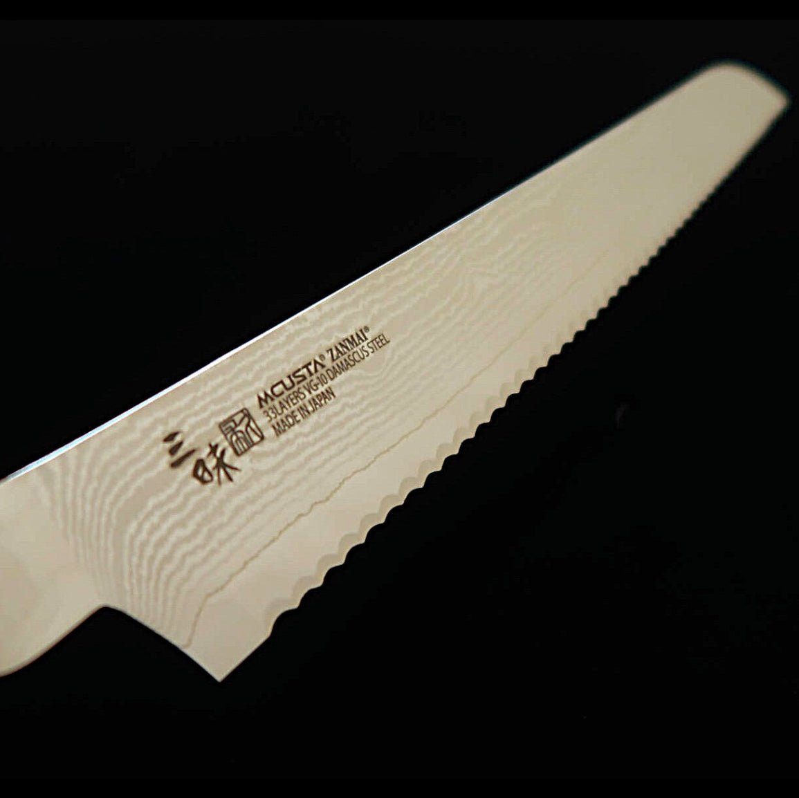 【Nouvelle référence】 Zanmai MCUSTA ZANMAI Classic 3 Damas, couteau à pain, manche en bois de fer (230 mm)