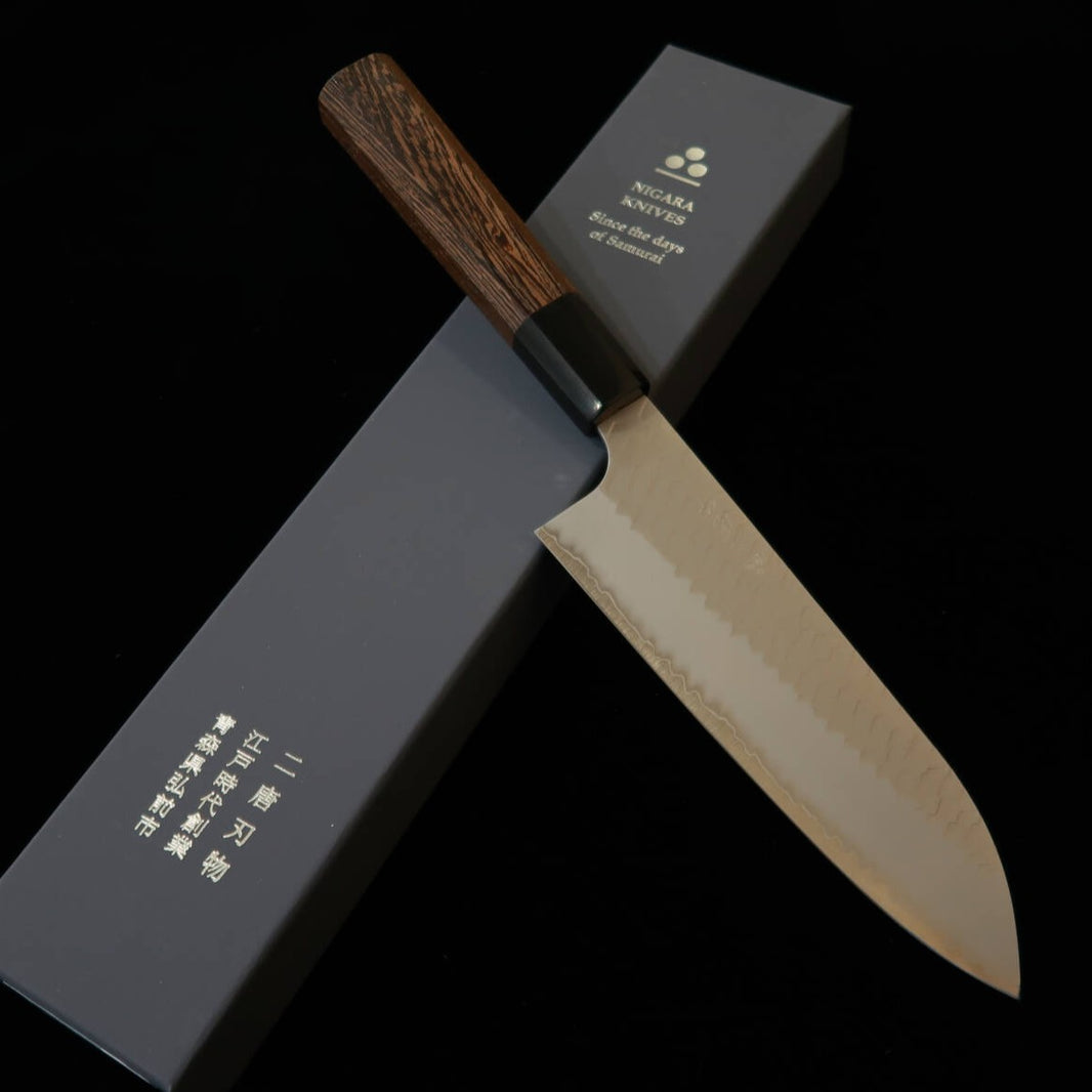 Forja de cuchillos NITOU NIGARA SG2 pulido con acabado martillado, santoku, mango octogonal de wengué (180 mm)