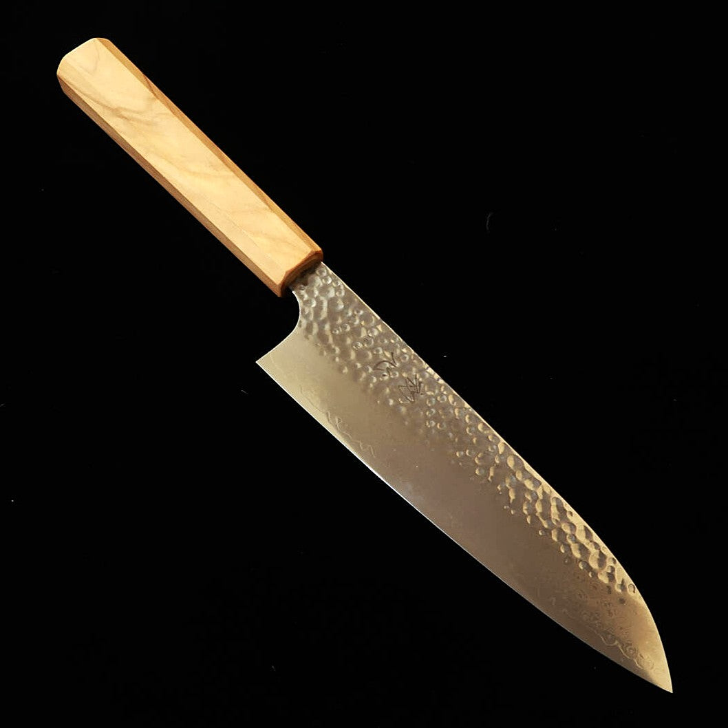 Couteau Santoku Hatsukokoro Taka, Acier VG10 Damas Martelé, Manche Monobloc en Olivier (170 mm)