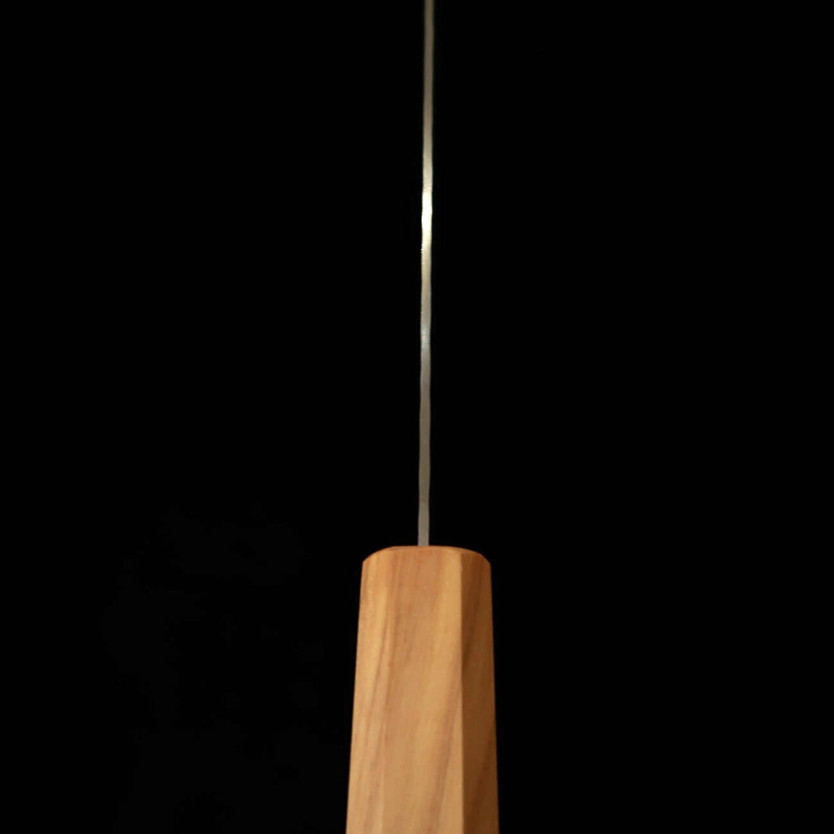 HATSUKOKORO Taka Santoku VG10 martelado Damasco cabo integral de oliveira (170 mm)
