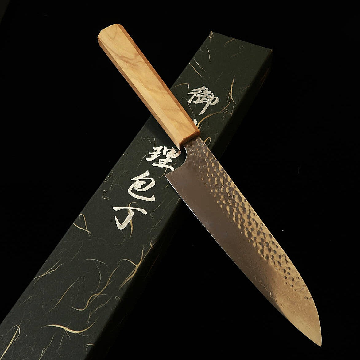 初心HATSUKOKORO 鷹 三徳 VG10 鎚目 ダマスカス オリーブ一体柄（170mm）