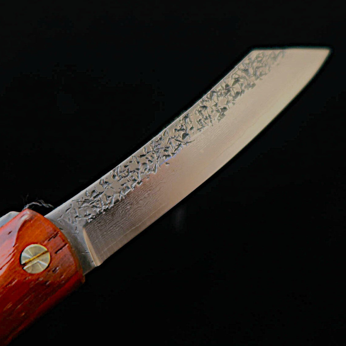 Higonokami HIGONOKAMI [Colaboración HALL HAUS] VG10, acabado martillado, damasco de 16 capas, mango de laminado reforzado (70 mm)