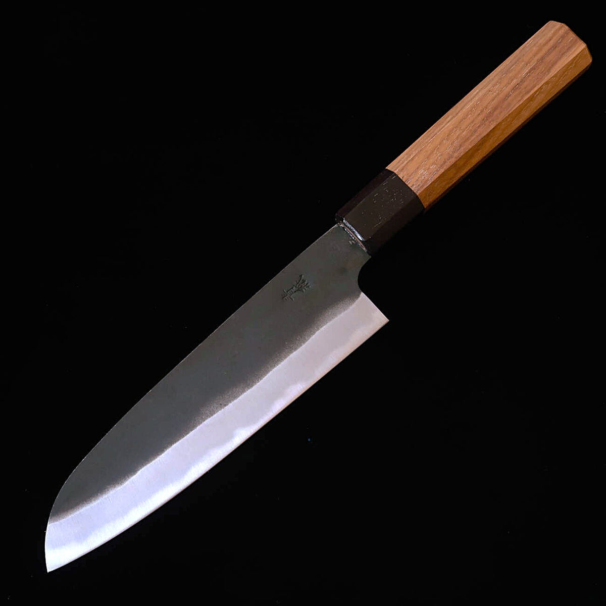 MIURA Miura Santoku acier bleu n°1, finition kuro‑uchi, manche octogonal en noyer (165 mm)