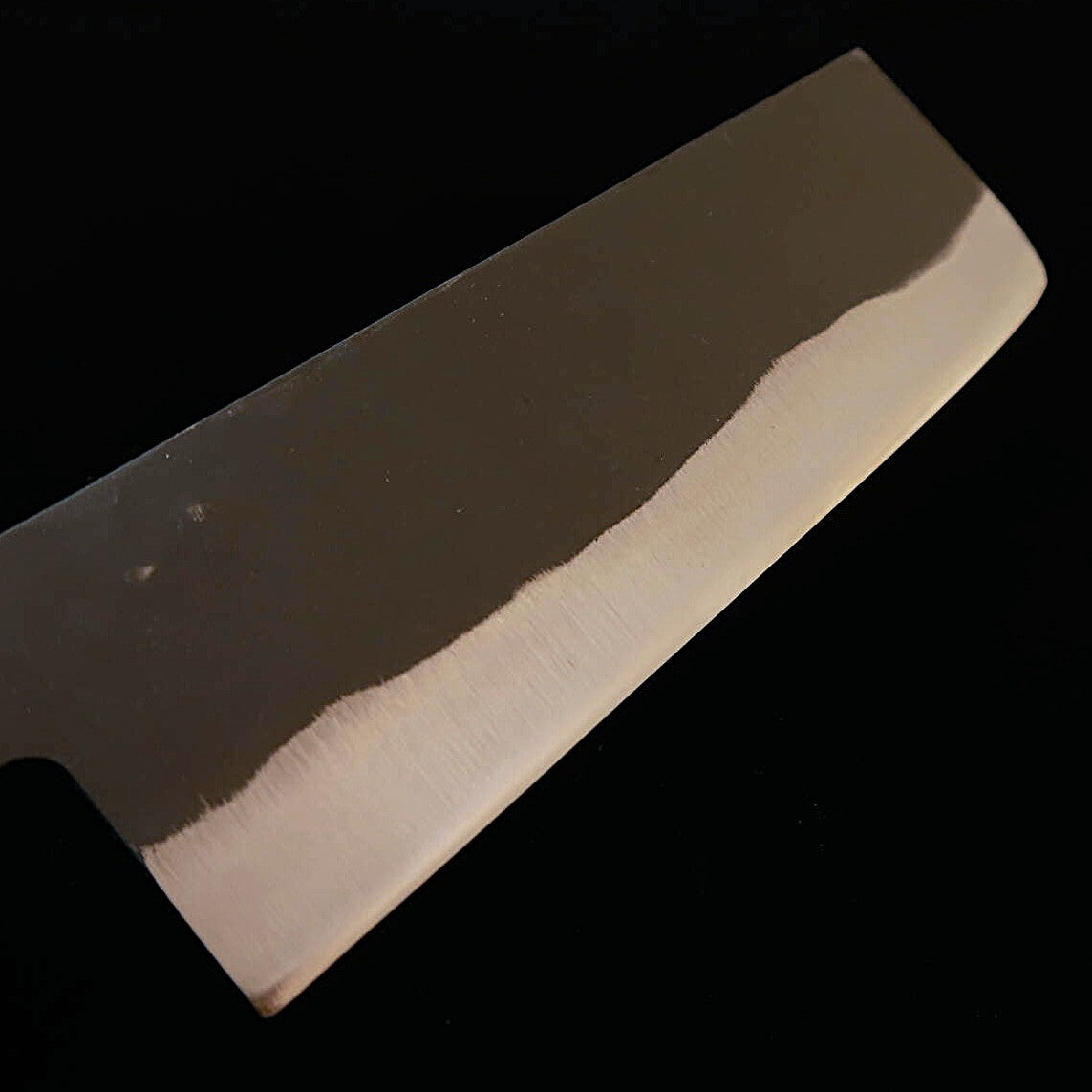 MIURA 三浦, nakiri, acero Aogami #1, acabado negro forjado, mango octogonal de nogal (165 mm)