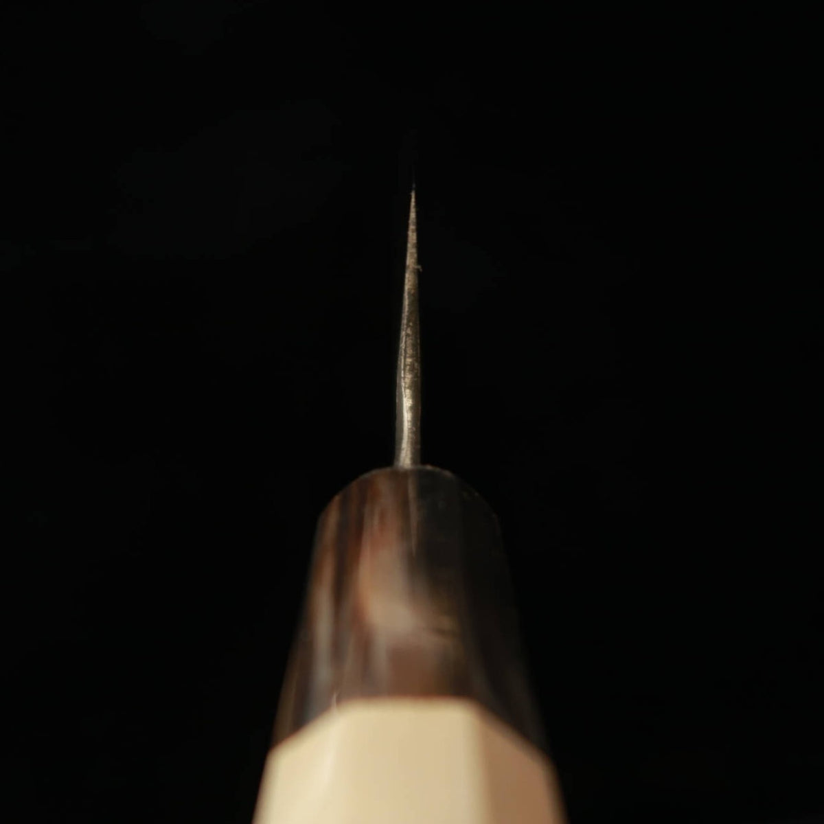 Santoku Shirogami nº 2 Acabamento kurouchi Forjado por Kenji Togashi (180mm)