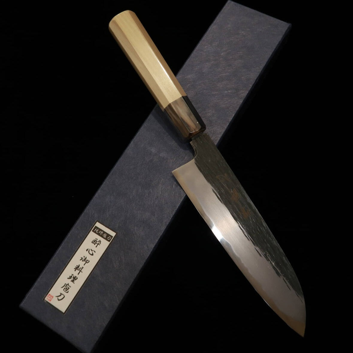 Santoku Shirogami nº 2 Acabamento kurouchi Forjado por Kenji Togashi (180mm)