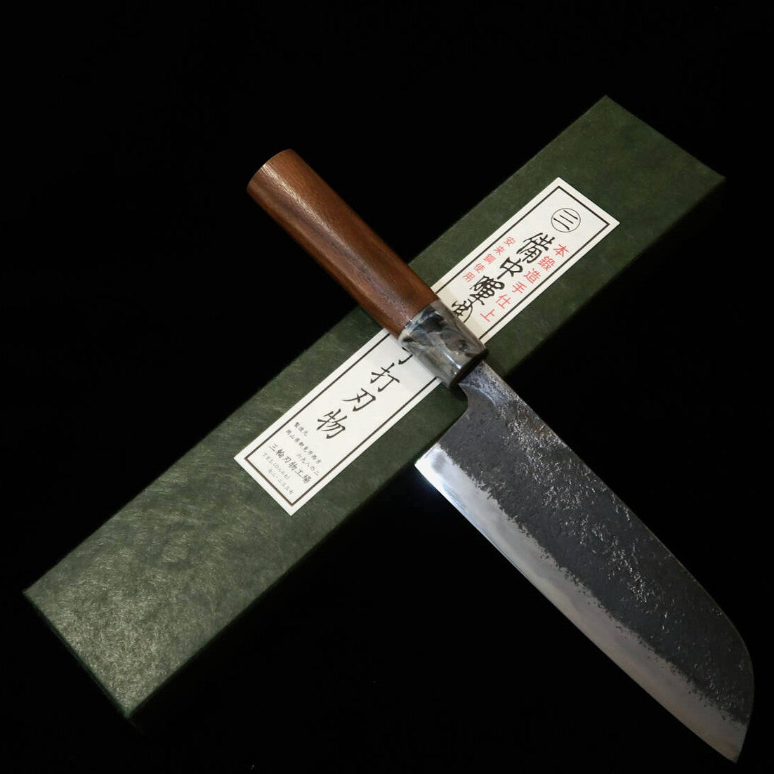 MIWAHAMONO Miwa Hamono, tipo nakiri-santoku, Aogami No.1, mango de nogal (165 mm)