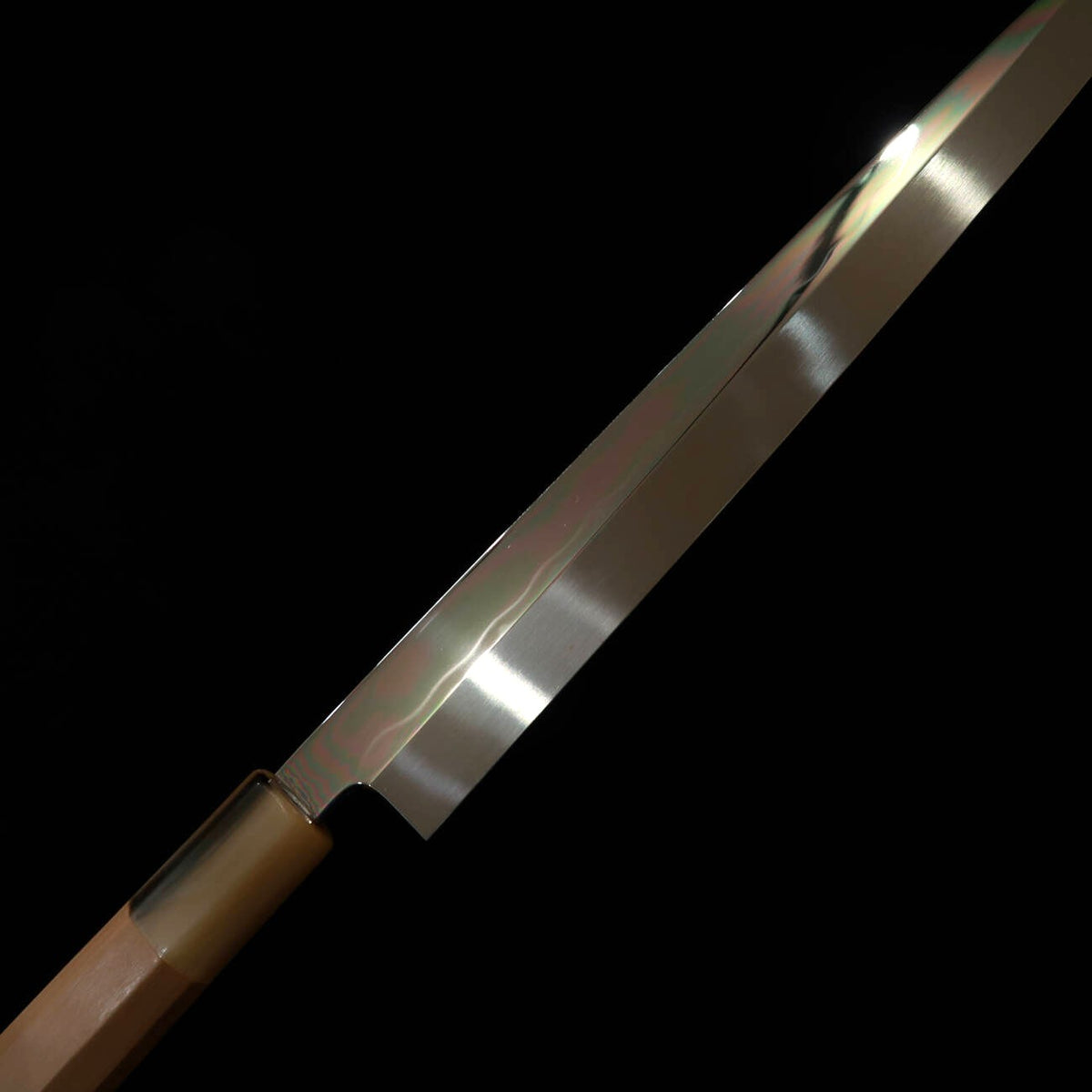 YOSHIHIRO 郷右馬允義弘 Cuchillo fugu-hiki Shirogami #2, temple en agua, acabado espejo con ondas, mango blanco de ocho caras, con funda de magnolia (240–300 mm)