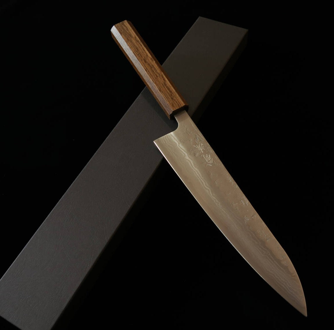 刃道 HADO 翁流 牛刀 スウェーデン鋼 和紙地 黒樫柄 （210mm）