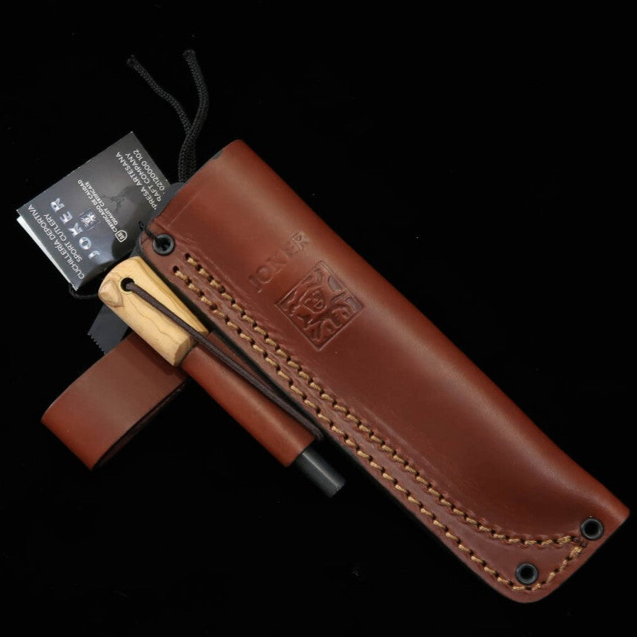 JOKER jok0007 CO123-P Ember F avec firesteel olive – Couteau bushcraft