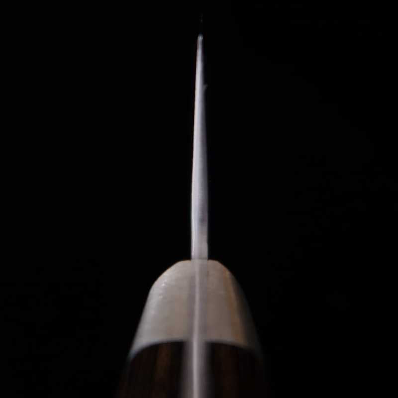 MIURA Aogami Super, martelé noir, Kiritsuke, garde marron foncé (210mm)