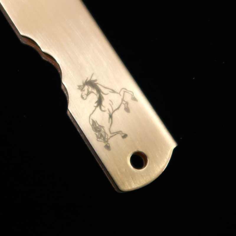 Cuchillo plegable HIGONOKAMI Aogami con núcleo de acero y mango de latón, serie del zodiaco - Caballo - (73mm)