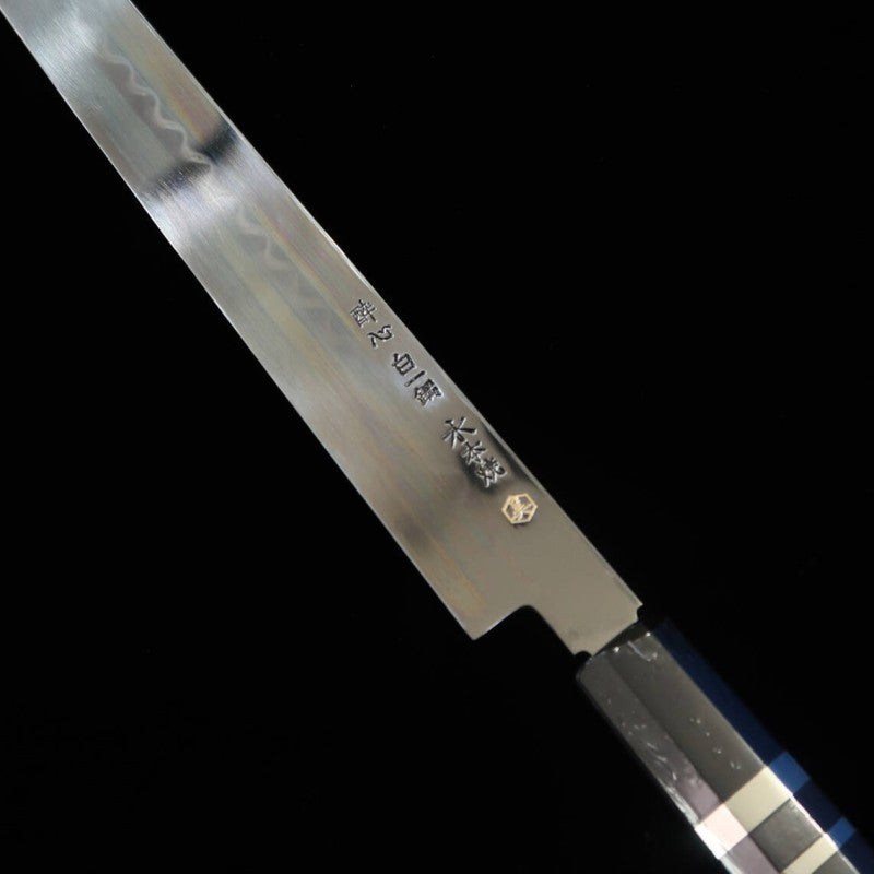 Suisin SUISIN, Mizumoto-yaki, Miwa Ikeda, Acier Blanc n°1, manche ébène et argent, poli miroir, fourreau laqué, boîte en paulownia, pochette brodée, couteau à poulpe bout rond (360 mm)