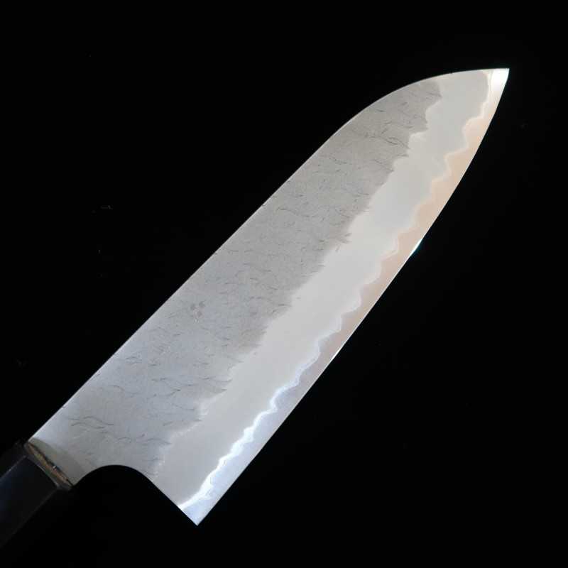 Nigara Hamono Acier Bleu Super poli martelé Santoku manche en teck (180 mm)