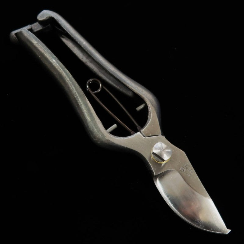 Tesoura de poda Kuzuryugawa, modelo B com trava dourada, 20cm
