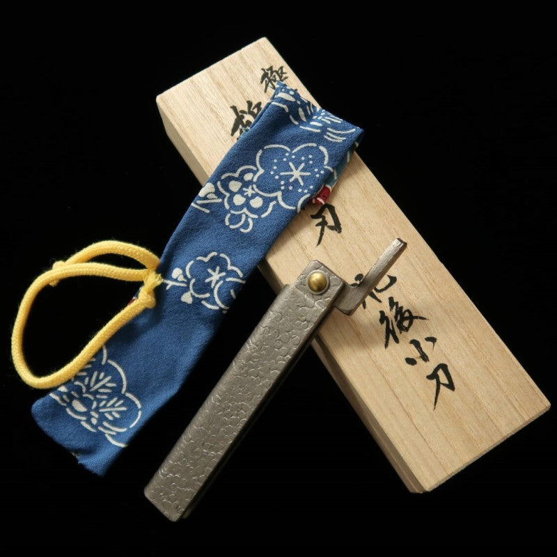 冨田作 肥後小刀 極軟鉄鍛造 剣型鎚目乱刀　白鋼  桐箱・収納袋付き (75mm)