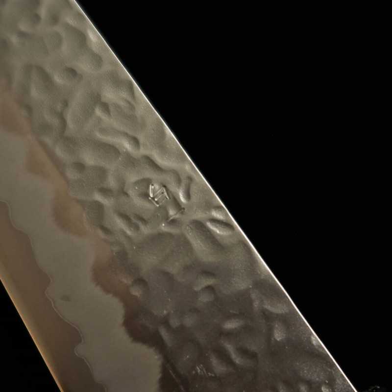 MIURA Miura Gyuto Shirogami #1, acabado martillado, mango octogonal de magnolia y cuerno de búfalo (240 mm)